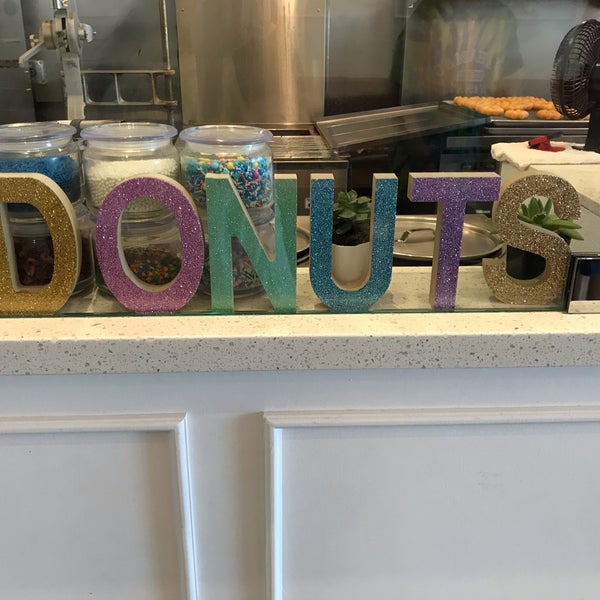 Foto tirada no(a) Gonutz with Donuts por Evelyn H. em 6/19/2019