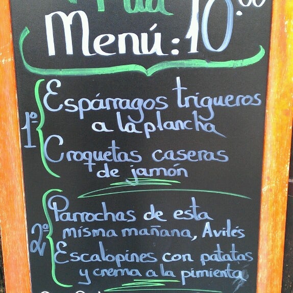 Foto diambil di Restaurante La Tabernilla oleh Javier R. pada 2/28/2013