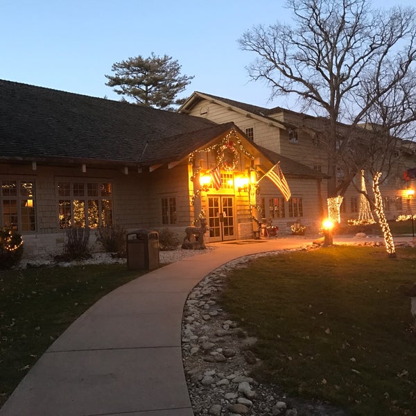12/5/2017 tarihinde Julie A.ziyaretçi tarafından Starved Rock Lodge &amp; Conference Center'de çekilen fotoğraf