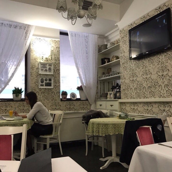 Снимок сделан в KRENDEL RESTAURANT пользователем Kara V. 10/21/2016