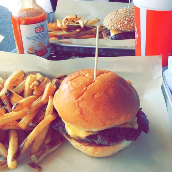 5/27/2016にFaisalがMOOYAH Burgers, Fries &amp; Shakesで撮った写真