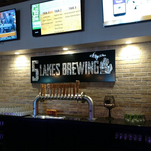 Снимок сделан в 5 Lakes Brewing Co пользователем Dick T. 6/8/2017