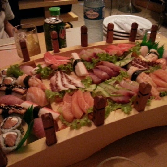 Снимок сделан в Sushi Garden пользователем Roger 12/22/2012