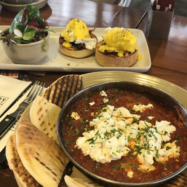 Tasty shakshoka .. Benedict egg.. chia pudding .. flat coffee.. very good service .. recommended 100%