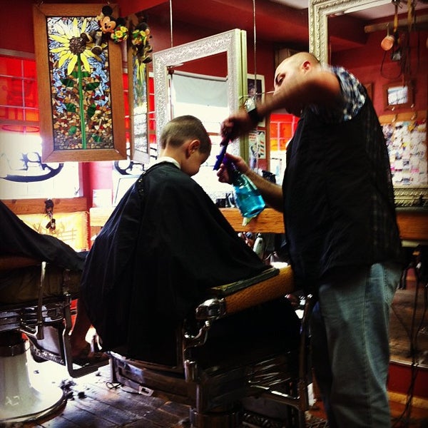 Cutting Den Hair Salon in Cloverdale Town Centre