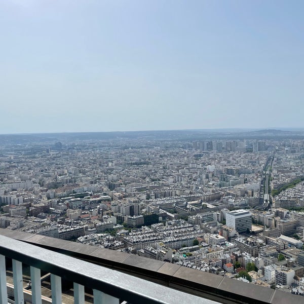 Foto tomada en El observatorio panorámico de la Tour Montparnasse  por Alexey F. el 6/18/2022