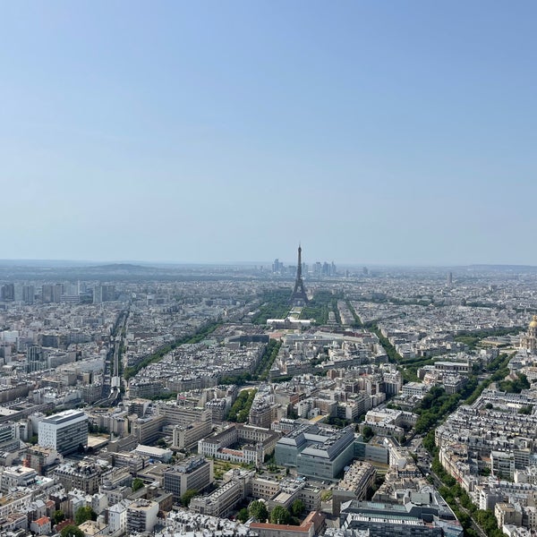 Foto tomada en El observatorio panorámico de la Tour Montparnasse  por Alexey F. el 6/18/2022