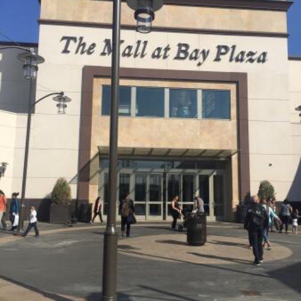 5/16/2020 tarihinde Tony B.ziyaretçi tarafından The Mall at Bay Plaza'de çekilen fotoğraf