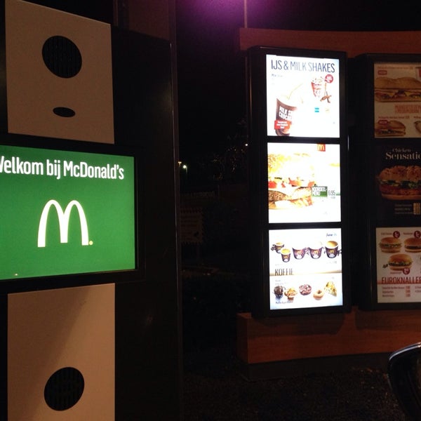 รูปภาพถ่ายที่ McDonald&#39;s โดย Erik B. เมื่อ 11/23/2013