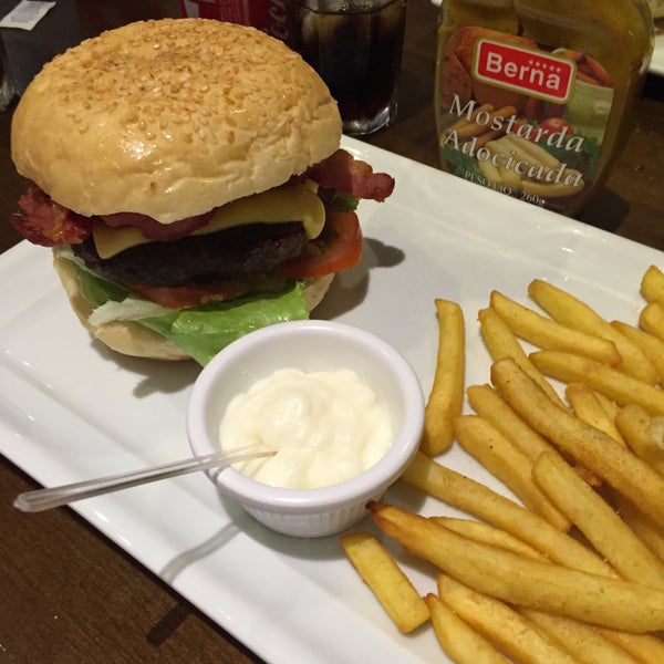 11/21/2015 tarihinde Victor C.ziyaretçi tarafından História Burger &amp; Beer'de çekilen fotoğraf