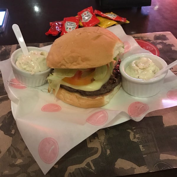 Photo taken at Barney&#39;s Burger by Victor C. on 3/23/2017