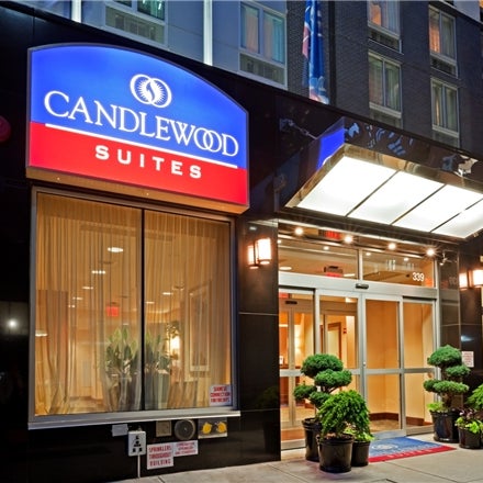 รูปภาพถ่ายที่ Candlewood Suites New York City Times Square โดย Candlewood Suites New York City Times Square เมื่อ 9/3/2015