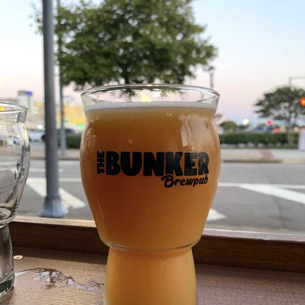 Foto tirada no(a) The Bunker Brewpub por Beer S. em 6/16/2022