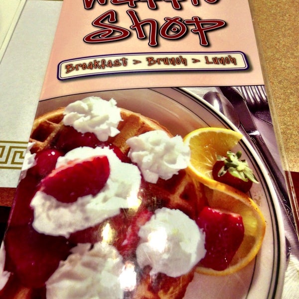 รูปภาพถ่ายที่ The Waffle Shop โดย Sarah T. เมื่อ 9/6/2013