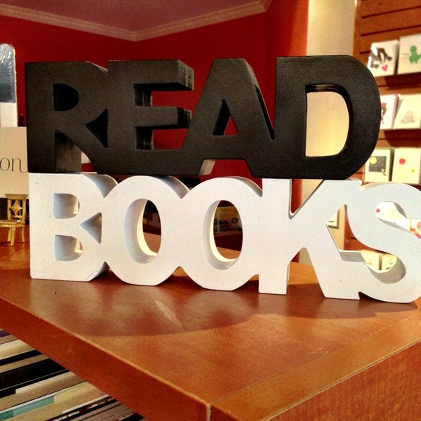 Das Foto wurde bei The Astoria Bookshop von Sarah T. am 8/21/2013 aufgenommen