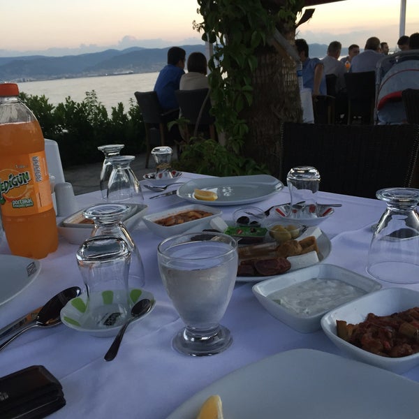 Das Foto wurde bei Özsar Restaurant von Sedat K. am 6/15/2016 aufgenommen