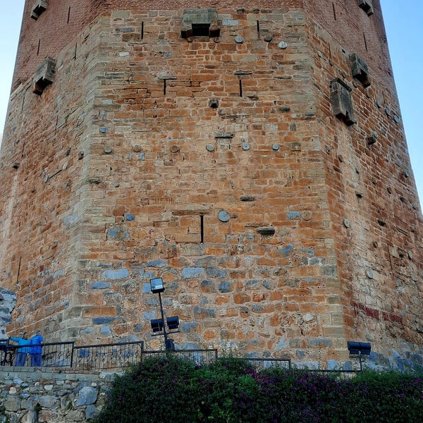 Кызыл Куле красная башня