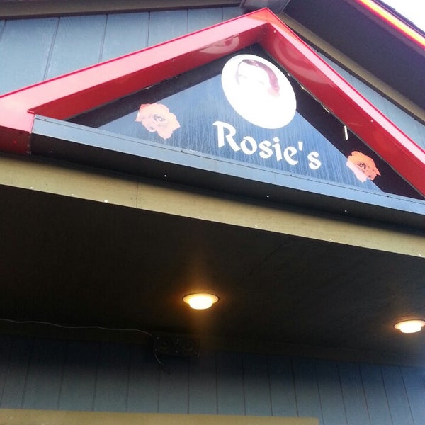 รูปภาพถ่ายที่ Rosie&#39;s Sports Pub &amp; Grille โดย Susan M. เมื่อ 3/9/2013