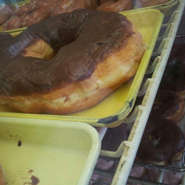 6/15/2013 tarihinde Margaret P.ziyaretçi tarafından Dat Donut'de çekilen fotoğraf