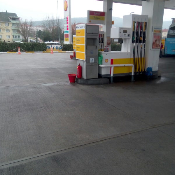 Photo taken at Shell by Zafer on 12/4/2018