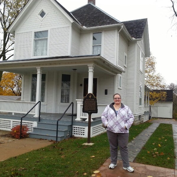 Photo taken at Ronald Reagan Boyhood Home by Marie T. on 11/6/2013