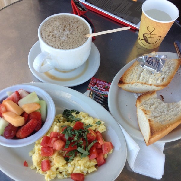 Spectacular breakfast at a reasonable price with outdoor seating in the shade?!? Do want.