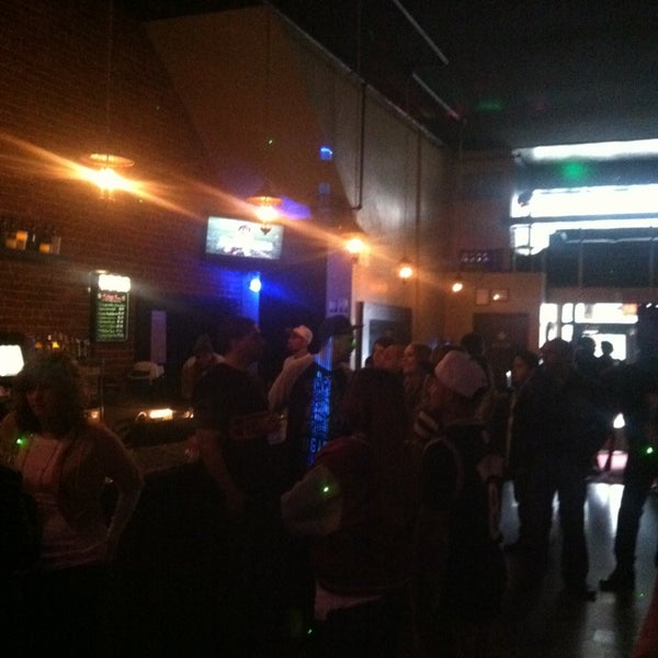 2/10/2013 tarihinde DJ Jdawg G.ziyaretçi tarafından STAGE Bar &amp; Grill'de çekilen fotoğraf