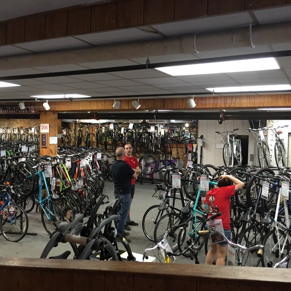 7/11/2015에 Stephen S.님이 Village Cycle Center에서 찍은 사진