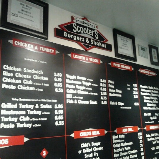 Foto tirada no(a) Scooter&#39;s Burgers por Steve E. em 10/14/2012
