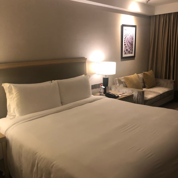 Foto scattata a New World Makati Hotel da Stefan G. il 11/8/2019