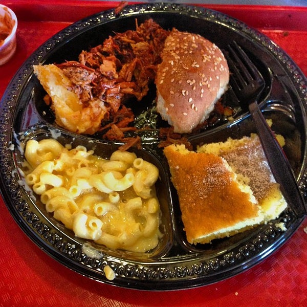 Photo prise au Tennessee&#39;s Real BBQ Real Fast par Eric L. le6/22/2013