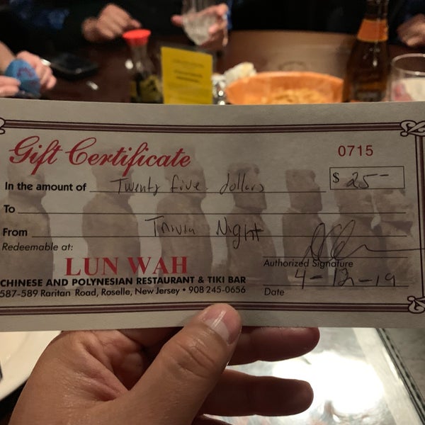 4/13/2019 tarihinde Jonathanziyaretçi tarafından The Lun Wah Restaurant and Tiki Bar'de çekilen fotoğraf