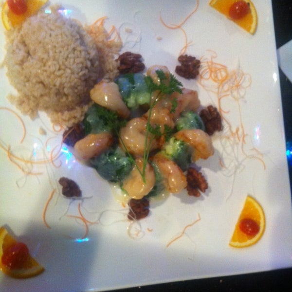 Foto tirada no(a) Royal Chopstix Asian Cuisine por Oveida em 8/29/2014