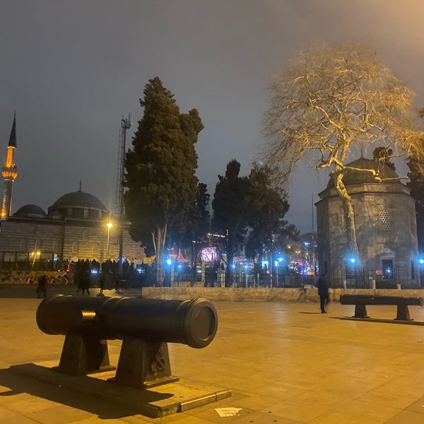 Снимок сделан в Beşiktaş Meydanı пользователем Tuğba K. 3/2/2023