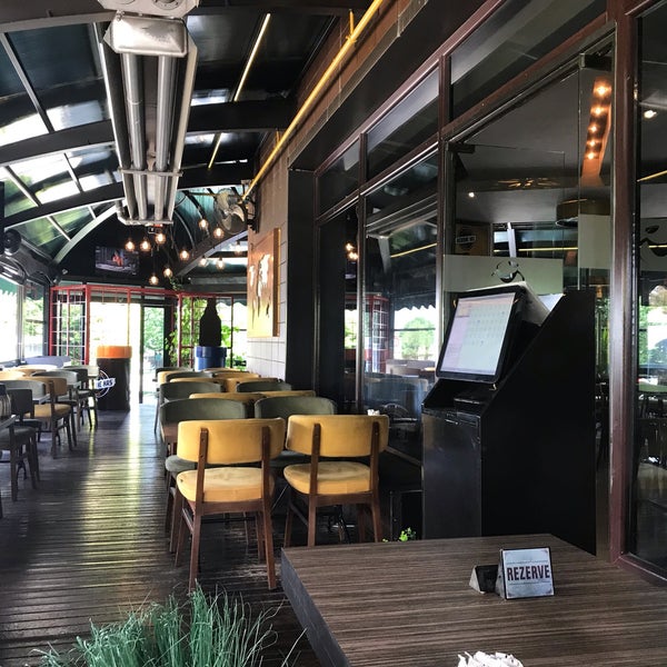 Foto diambil di Garden Cafe &amp; Lounge oleh Çınar B. pada 6/11/2019