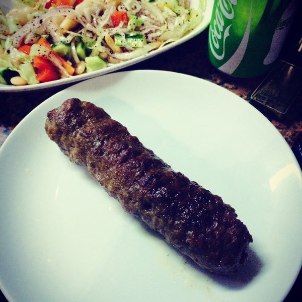 Снимок сделан в kol köfte tarihi Sofram Restaurant ( Fethi Baba&#39;nın Yeri) пользователем Hatice K. 9/29/2015