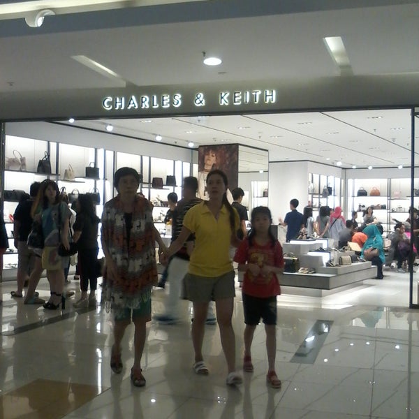 CHARLES & KEITH ITZY  CENTRAL PARK MALL JAKARTA