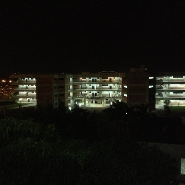 Photo taken at Universidad de Carabobo by Ivan S. on 1/15/2013