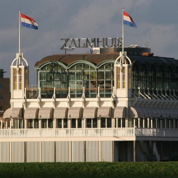 Foto diambil di Het Zalmhuis oleh John V. pada 10/13/2015