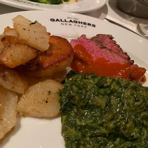 Photo taken at Gallaghers Steakhouse by Jase E. on 2/27/2023