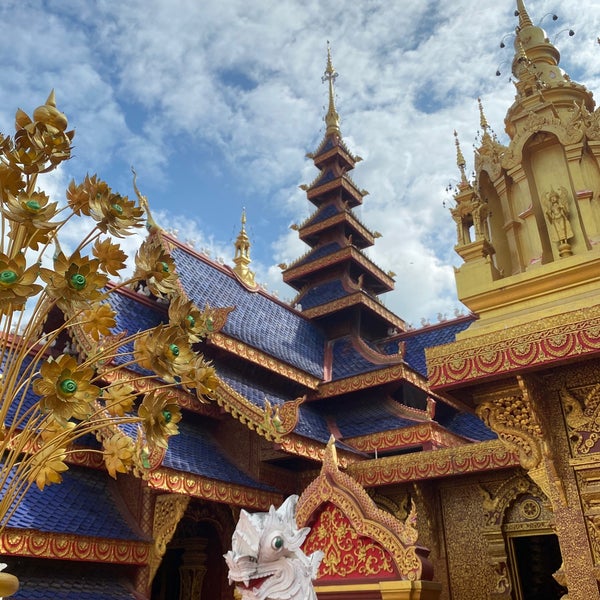 A mix of many beautiful architectural styles from Laos, Thailand to Myanmar creating a Disney land liked temple.