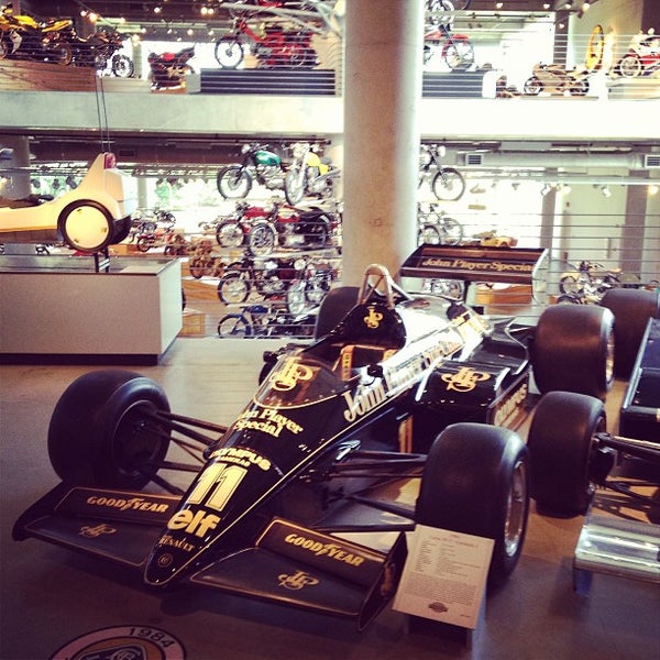 6/6/2013에 John N.님이 Barber Vintage Motorsports Museum에서 찍은 사진
