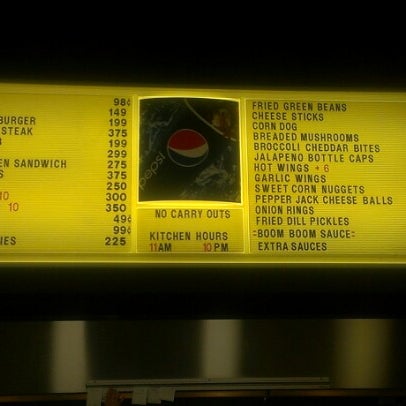 Foto diambil di Chubby&#39;s Grill &amp; Garage oleh Rob D. pada 11/21/2012