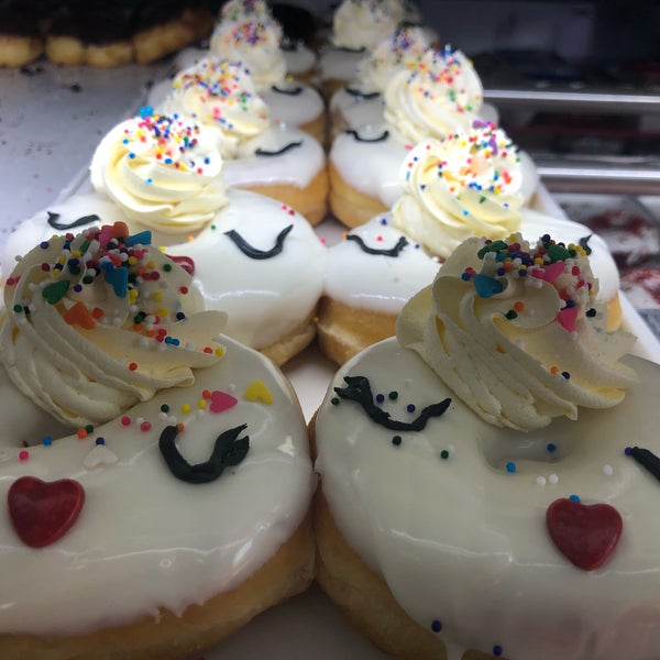 10/23/2019에 Chris님이 DK&#39;s Donuts and Bakery에서 찍은 사진