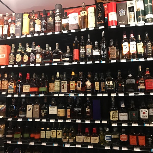 Photo taken at Go Tavern &amp; Liquors by Chris on 9/24/2017