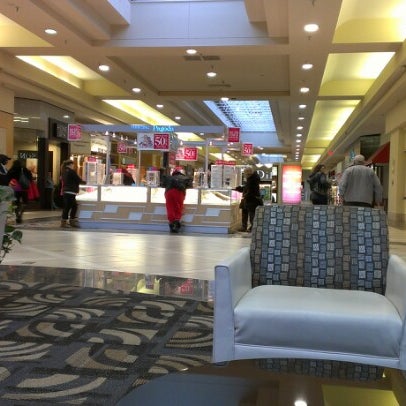 Снимок сделан в Great Lakes Mall пользователем Krishna P. 2/3/2013