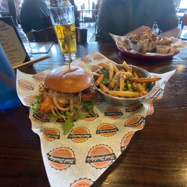 First time here. I ordered the bistro burger and substituted a buttermilk chicken breast. Truffle Parmesan fries for a side. Did not disappoint! Very delicious! Fast service! Great atmosphere!
