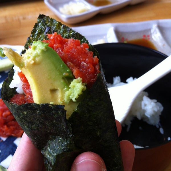 Their spicy tuna is amazing! Get temaki for self-assembly fun