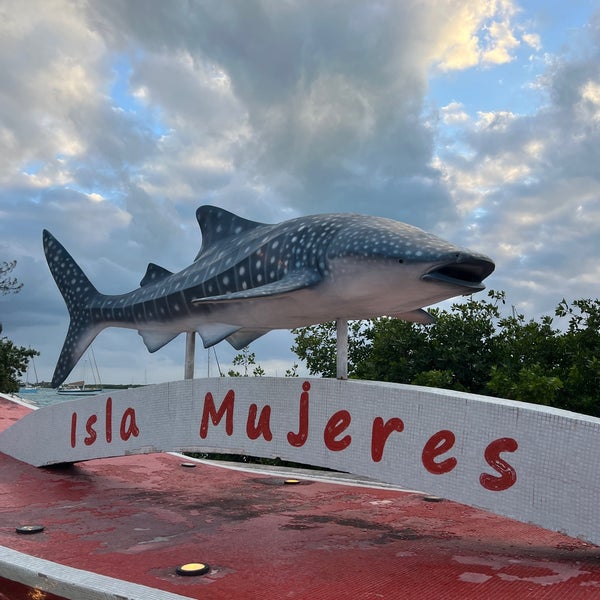 Monumento Tiburón Ballena - Isla Mujeres, Quintana Roo