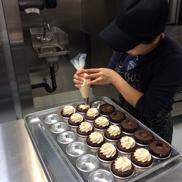 4/23/2015에 Jack L.님이 Delicious Arts Bakery &amp; Coffee에서 찍은 사진